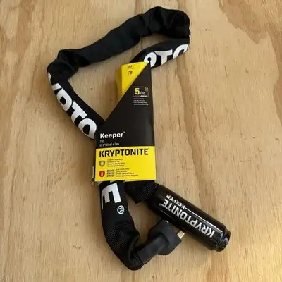 Brand new. 7mm thick, 85cm long. Comes with 2 keys.