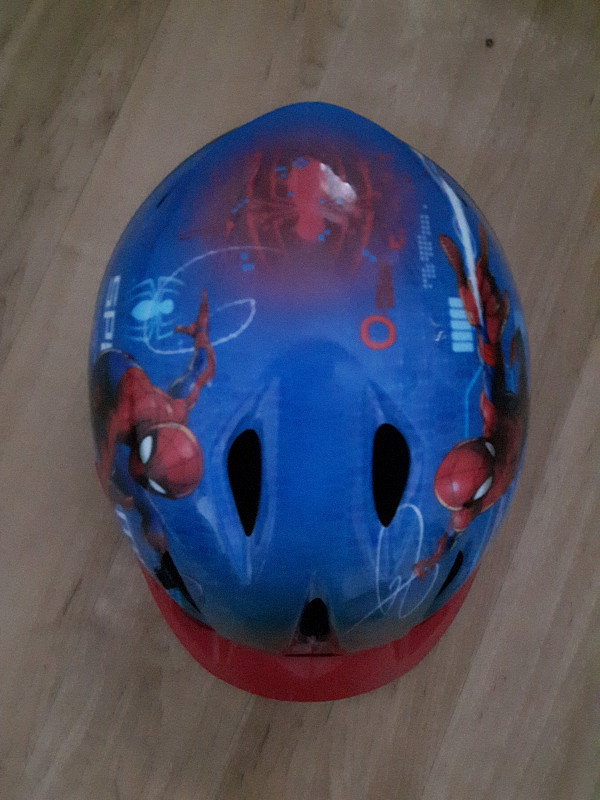 Kids Marvel SPIDER-MAN Helmet in Kids in Edmonton - Image 4