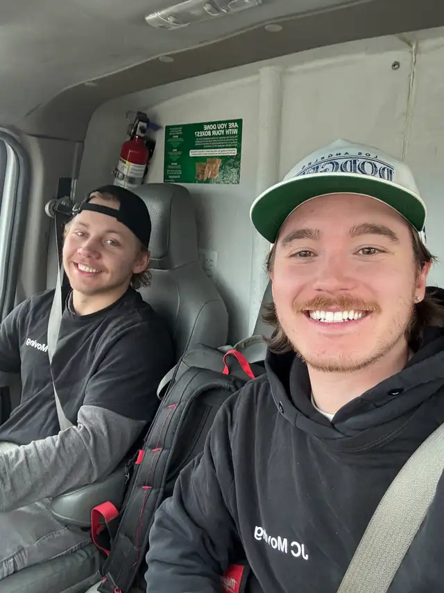 NEED HELP MOVING? GOT JUNK? FAST AND EFFICIENT MOVERS! in Moving & Storage in Calgary - Image 2