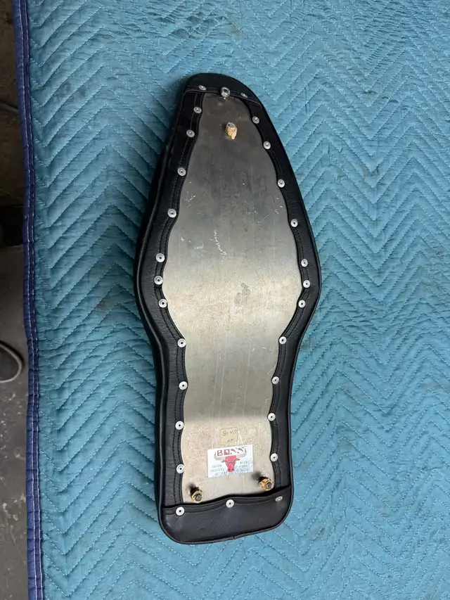 motorcycle seat in Motorcycle Parts & Accessories in Mississauga / Peel Region - Image 3