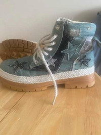 Brand new size 7 womens boots