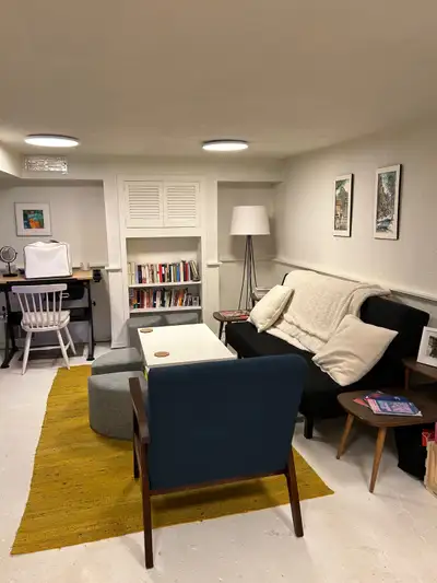 Prime Cabbagetown Bachelor Apartment