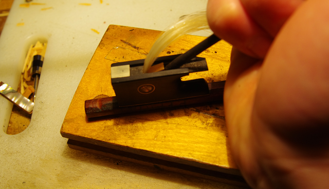 Violin bow rehairing in String in Kitchener / Waterloo - Image 3