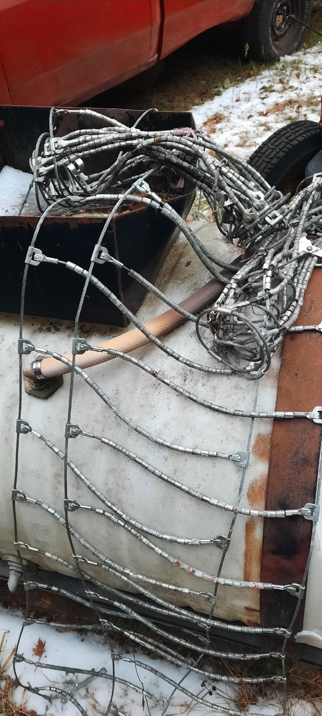 Big truck tire chains  in Heavy Trucks in Belleville - Image 3