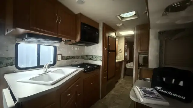 Class A Motorhome • Coachmen Aurora • Ford V10 • 2 Slides • RV / in RVs & Motorhomes in Laurentides - Image 9