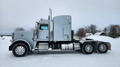 Cummins X15 565hp@1950 18 speed manual Eaton 46 rears 4.10 gears 12,500lbs front axle 72" sleeper En...