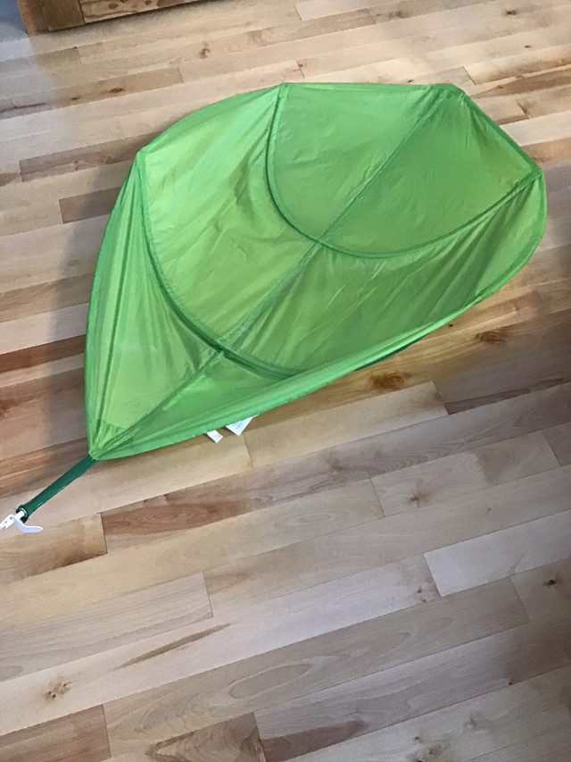 Large leaf for child’s room in Multi-item in Trenton