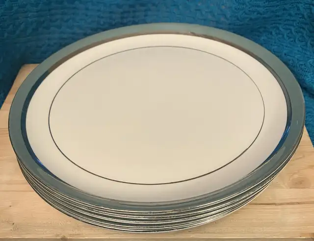 Vintage Hycroft Made in Canada China Set. in Arts & Collectibles in Moose Jaw - Image 3