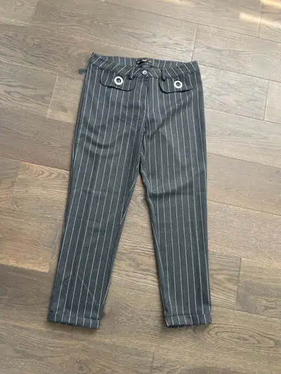 Grey with silver stripes Size small Very good quality light, comfortable, no ironing needed