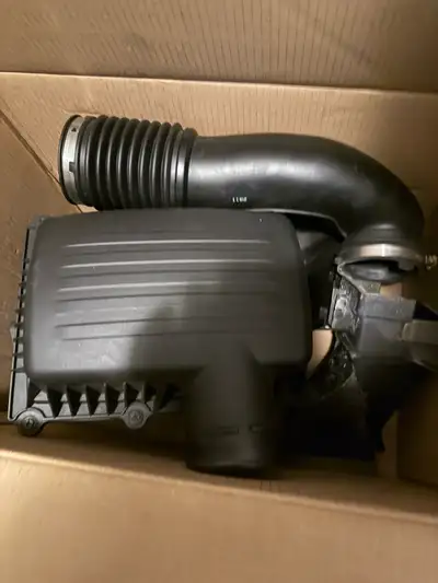 Stock air intake from 2022 Ram 1500 with 5.7 Hemi. Includes all ducting and mounting bracket. Plus n...