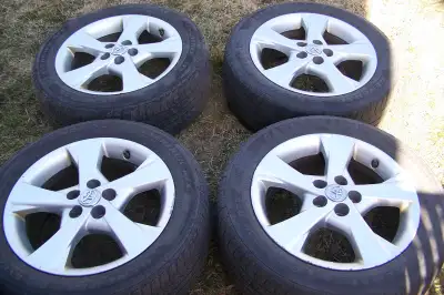 4 jantes de corolla sport 16 pouces 5x100 en bon état. on demande 550. on donne les pneus et les tpm...