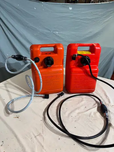 2 x Neptune Fuel Tanks - 2 1/2 Gallon C/W hoses Like New!!