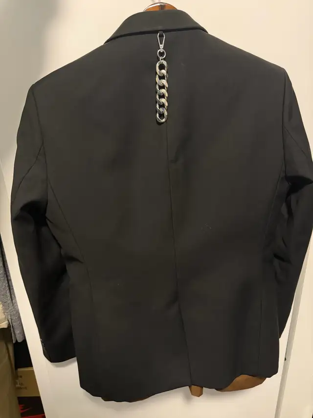 Unawares Black Blazer in Men's in City of Toronto - Image 3