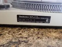 Technics Model SL-D2 Direct Drive Automatic Turntable