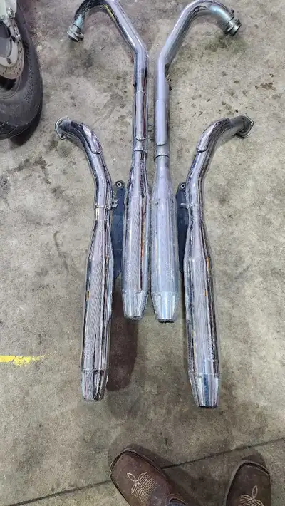 Nice Vance and Hines exhaust from a 1996 Yamaha Royal Star 1300. $500. Message me if you need anythi...