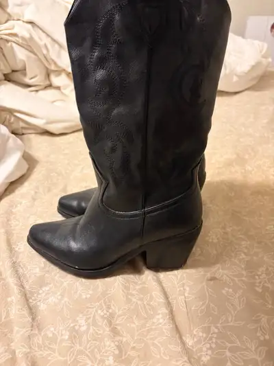 Black cowboy boots, View more