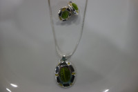 jewellery set : peridot green necklace and earrings