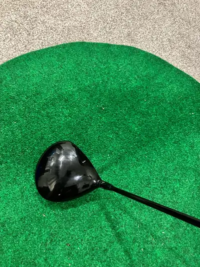 Really good shape LH Titleist TSi2 driver. 9 degree loft, brand new Tensei Blue 55g Stiff shaft on i...