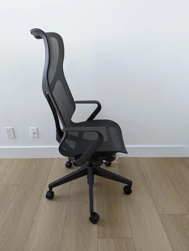 Herman Miller Cosm Mesh Office Chair - Graphite, High-Back in Chairs & Recliners in City of Toronto - Image 7