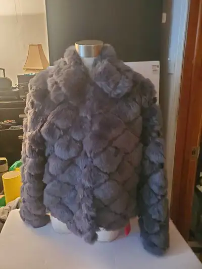 manteau de faux fourrure taille small, View more