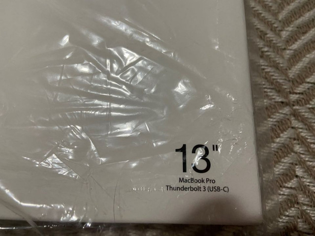 Coque Rigide Incase Hardshell Case Macbook Pro 13'' dans Accessoires pour portables  à Ville de Montréal - Image 2