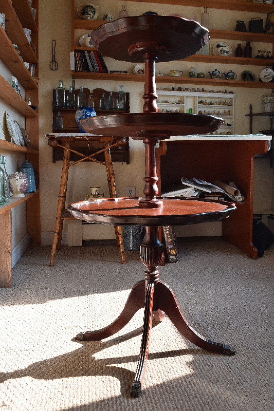 3 tier mahogany Piecrust Stand in Other Tables in Saint John - Image 2