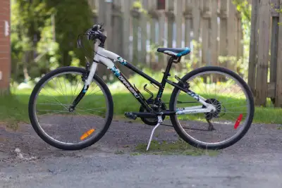 Vélo Garneau 24", alu, 21 vitesses, View more