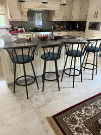 4 Kitchen bar stools 
