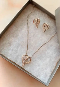 NEW! Heart jewellery set, necklace and earrings