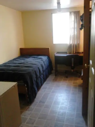 July ROOM - Quiet, Clean - Duckworth/Grove near Georgian college