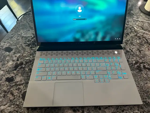 Alienware M17 R4 Gaming Laptop in Laptops in St. Albert - Image 3