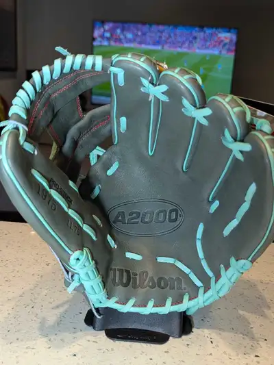 NEW Wilson A2000 Model 1975 11.75", View more