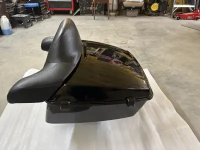 This tour pac was on my 2009 road king . In excellent condition no scratches mint condition asking $...