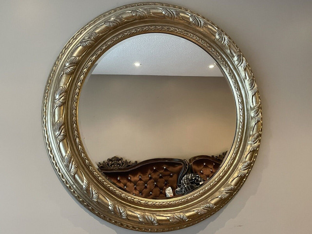Luxury Gold Frame Round Mirror in Home Décor & Accents in Mississauga / Peel Region
