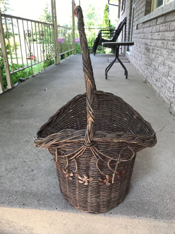 BEAUTIFUL ANTIQUE BASKET in Other in London