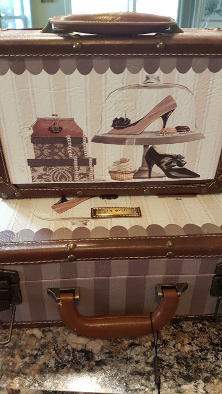 Nicole Lee suitcase pair in Arts & Collectibles in Penticton - Image 3