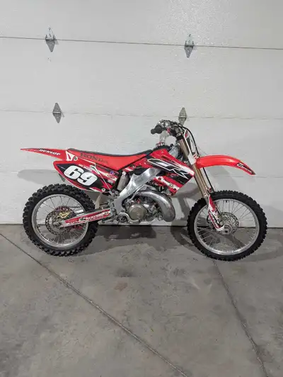 Roaring and ready to go, this Honda CR 250 is the perfect dirt bike for anyone looking to kick up so...