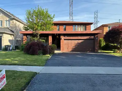 This is a clean and large room for rent in a boarding house located at 43 Charlton Blvd, North York,...