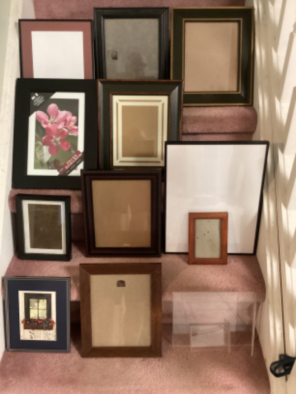 Assorted Picture Frames in Home Décor & Accents in London - Image 3