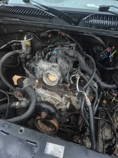 5.3 engine from a 2003 GMC Sierra 371,000 km ran good when truck rolled over body is done so trying...