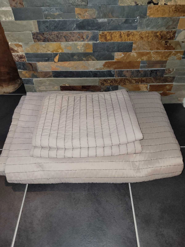 Solid Texture Quilt Set in Bedding in Oshawa / Durham Region - Image 2