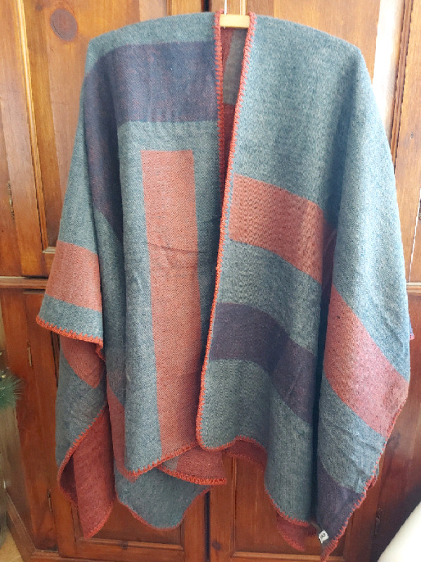 wrap..shawl..poncho blanket throw wrap in Women's - Other in Belleville