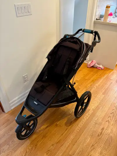 For sale is a Thule Urban Glide 2 running stroller. This collapsible, full-size, iconic all-terrain...