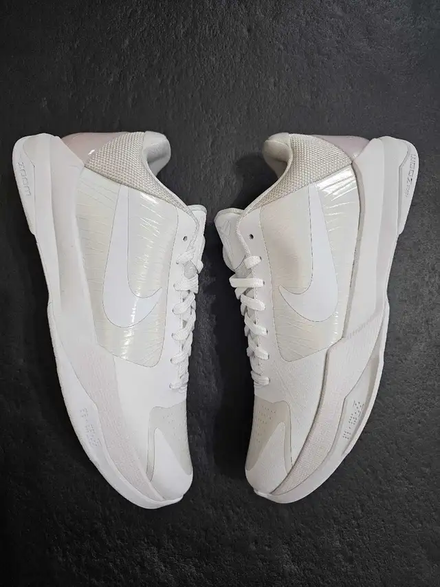 Kobe 5 Platinum size 8 in Men's Shoes in Mississauga / Peel Region - Image 4