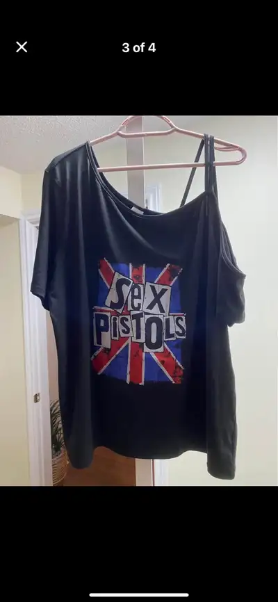 Brand new ladies Sex Pistols t shirt with one cold shoulder. Size XXL. Purchased but too big for me....
