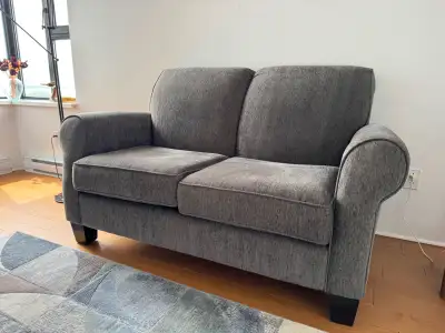 Causeuse grise comme neuve, View more
