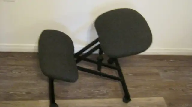 Ergonomic Kneeling Chair, Adjustable Stool for Home and Office in Chairs & Recliners in Kingston - Image 3
