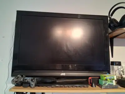 Téléviseur LCD JVC 32p modèle LT-32E488 + Télécommande (1), View more