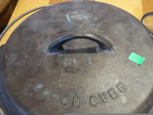 Marmite en fonte GSW NO 8 DUTCH OVEN de 4 litres. in Kitchen & Dining Wares in Trois-Rivières - Image 3