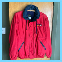 Manteau sport de femmes / rouge / capuchon intégré / large 